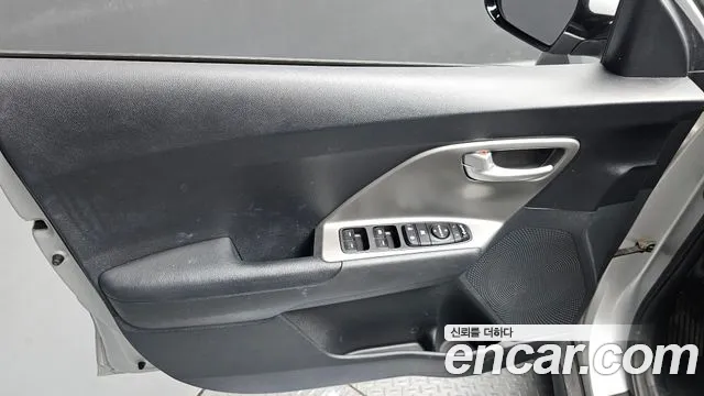 Kia Niro — Фото автомобиля 13