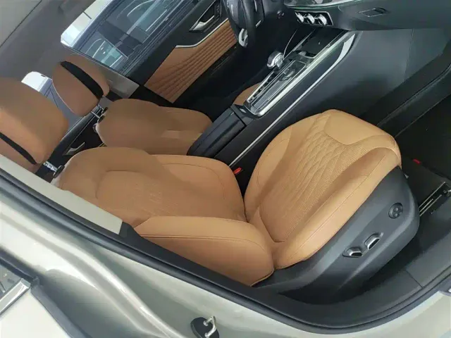 Hongqi HS5 — Фото автомобиля 22