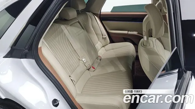 Hyundai Grandeur GN7 — Фото автомобиля 10