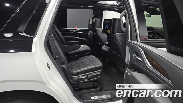 Cadillac Escalade 5th Gen — Фото автомобиля 17