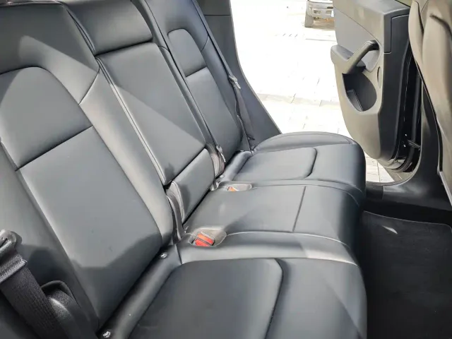 Tesla Model Y — Фото автомобиля 12