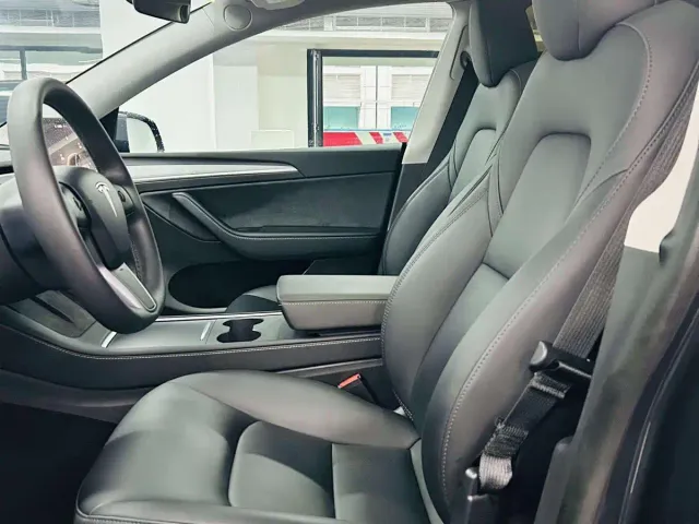 Tesla Model Y — Фото автомобиля 8