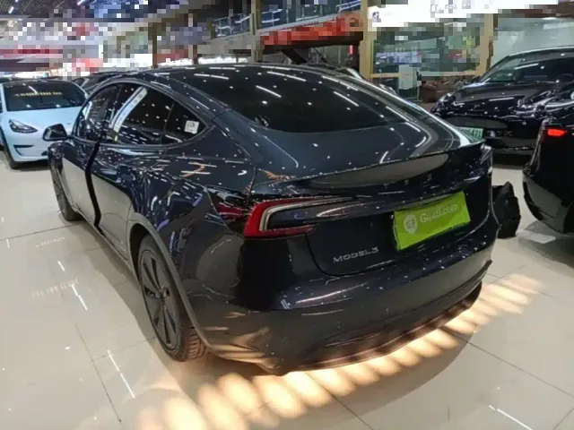 Tesla Model 3 — Фото автомобиля 4