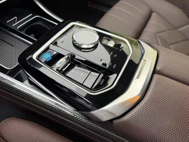 BMW i7 M70L — Фото автомобиля 11