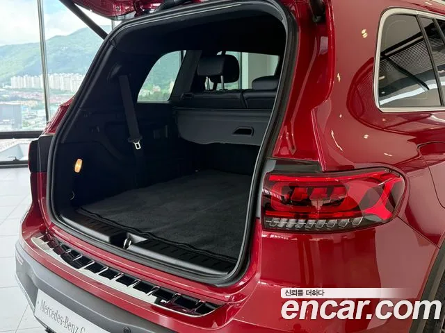 Mercedes-Benz EQB — Фото автомобиля 10