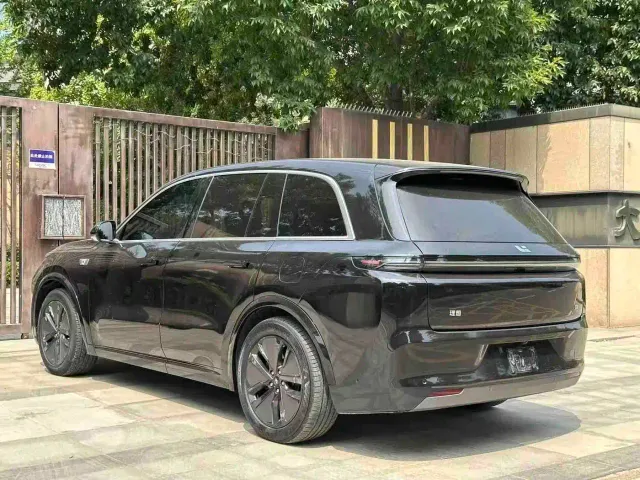 Li Auto L8 — Фото автомобиля 7