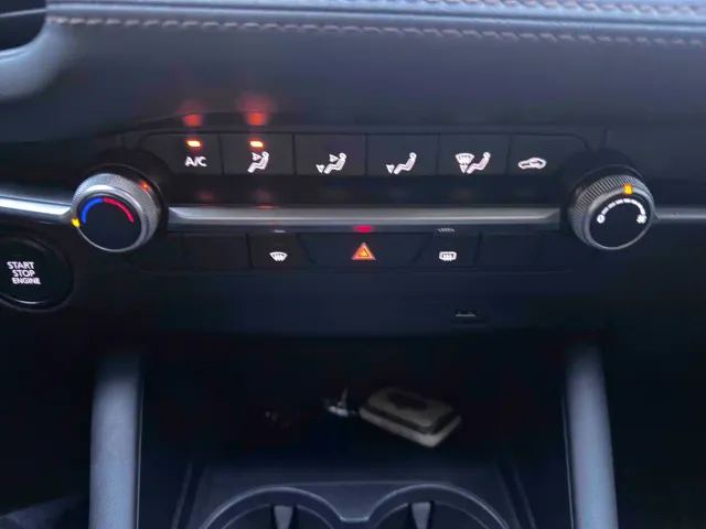 Mazda Axela — Фото автомобиля 12