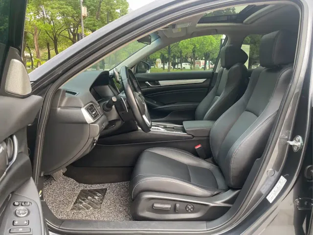 Honda Accord — Фото автомобиля 10