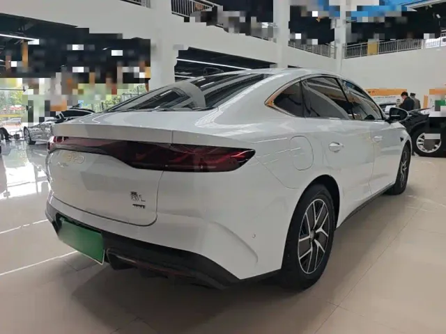 BYD Qin L — Фото автомобиля 6