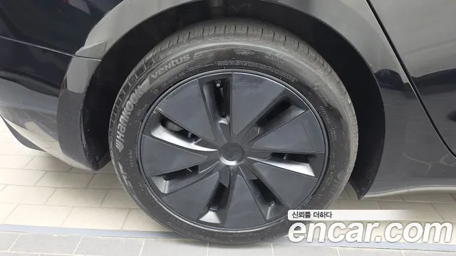 Tesla Model 3 — Фото автомобиля 5
