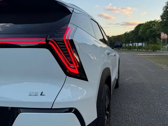 Geely Boyue L — Фото автомобиля 7