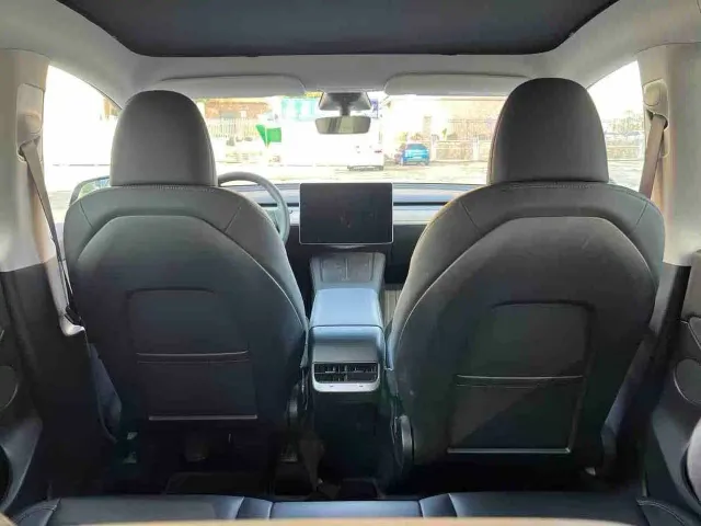 Tesla Model Y — Фото автомобиля 27