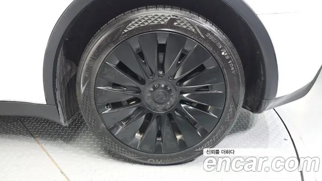 Tesla Model Y — Фото автомобиля 6