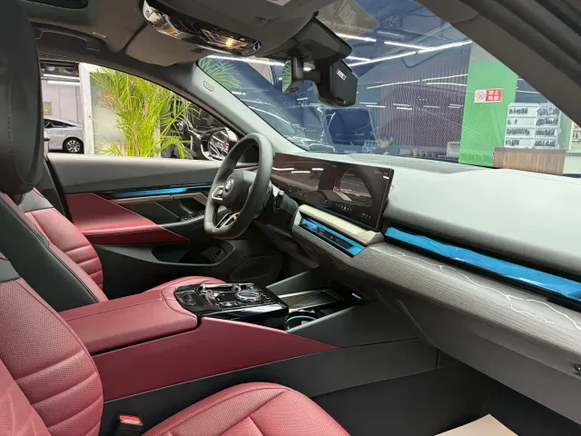 BMW i5 — Фото автомобиля 7
