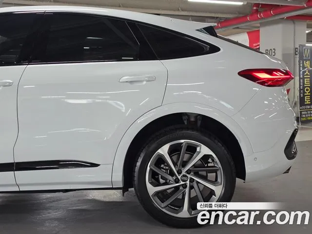 Audi Q5 40 TFSI quattro Sportback S Line — Фото автомобиля 8