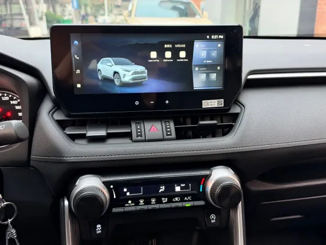 Toyota RAV4 — Фото автомобиля 12