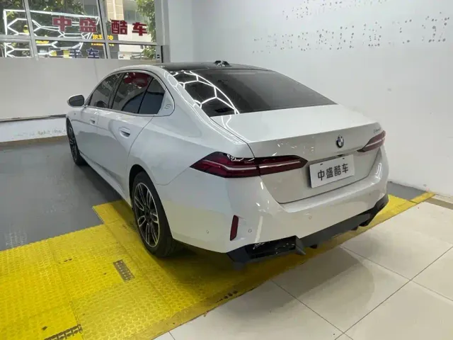 BMW 5 Series — Фото автомобиля 4
