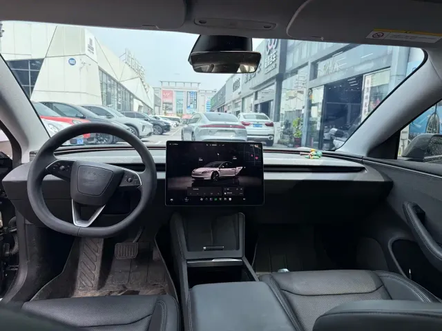 Tesla Model 3 — Фото автомобиля 4