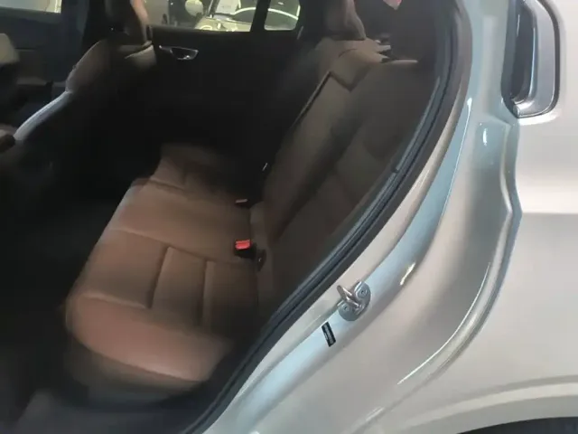 Volvo S60 — Фото автомобиля 16