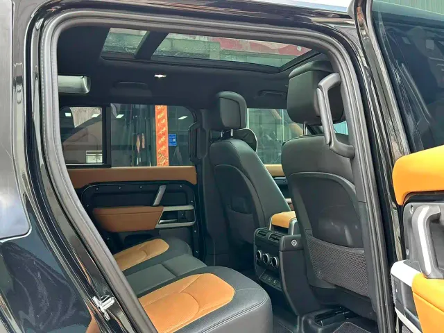 Land Rover Defender — Фото автомобиля 8
