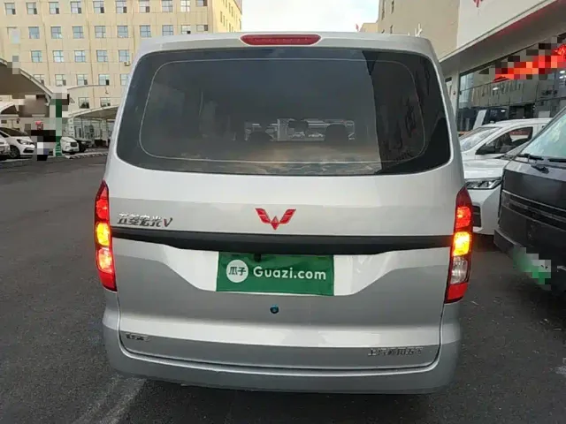 Wuling Hongguang V — Фото автомобиля 5