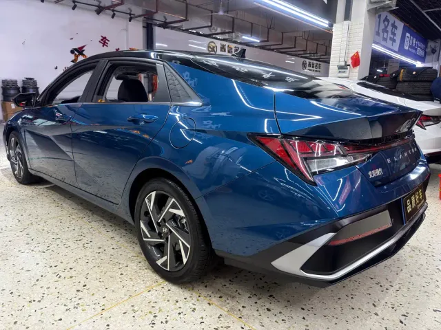 Hyundai Elantra — Фото автомобиля 4