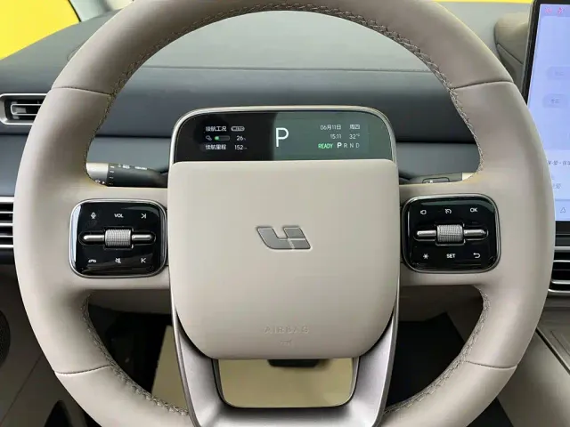 Li Auto MEGA — Фото автомобиля 14