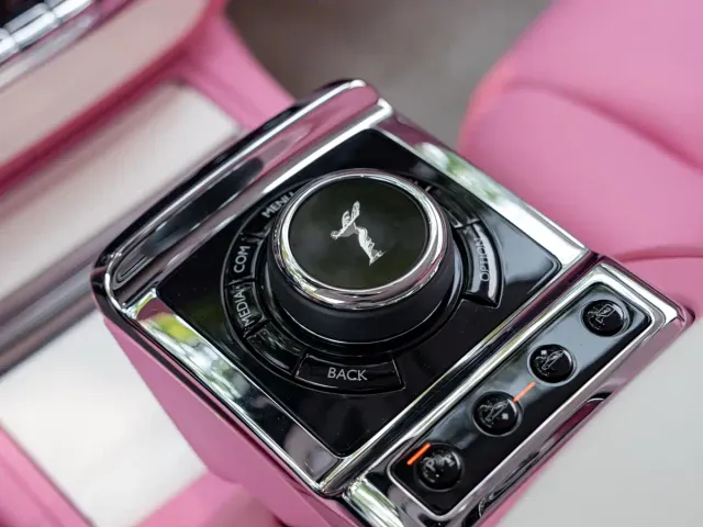 Rolls-Royce Phantom — Фото автомобиля 17