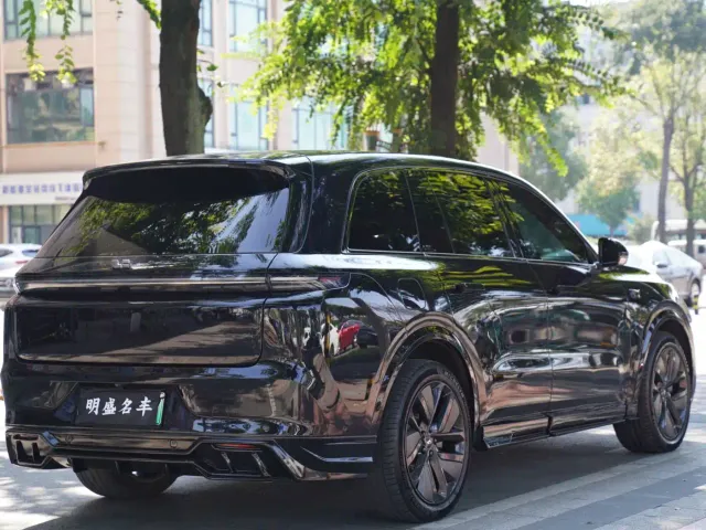 Li Auto L8 — Фото автомобиля 20