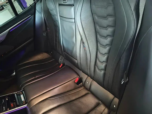 BMW 8 Series — Фото автомобиля 8