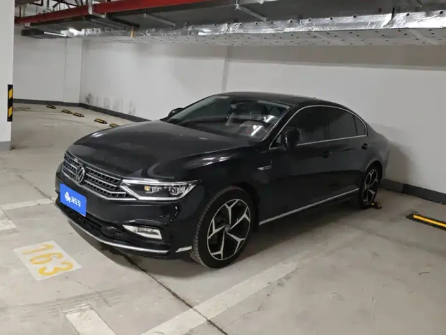 Фотография автомобиля — Volkswagen Magotan