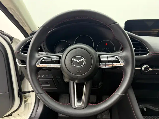 Mazda Axela — Фото автомобиля 11