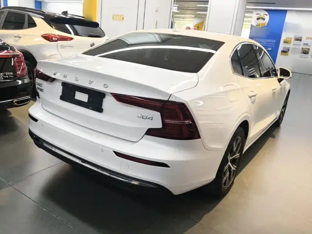 Volvo S60 — Фото автомобиля 6