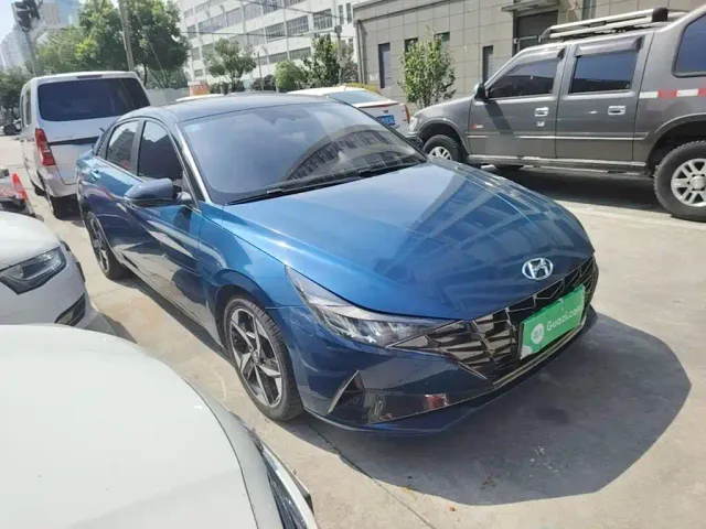 Hyundai Elantra — Фото автомобиля 3
