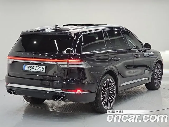 Lincoln Aviator — Фото автомобиля 4