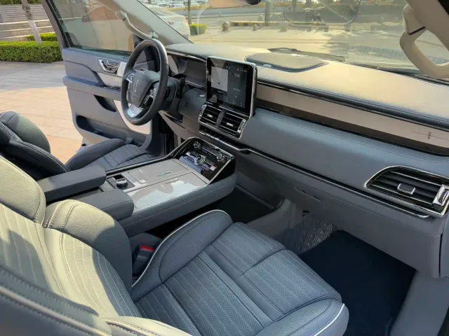 Lincoln Navigator — Фото автомобиля 7