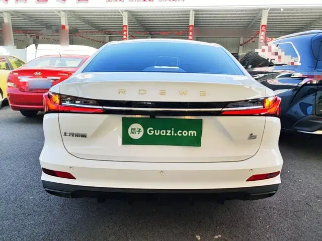 Roewe i5 — Фото автомобиля 5