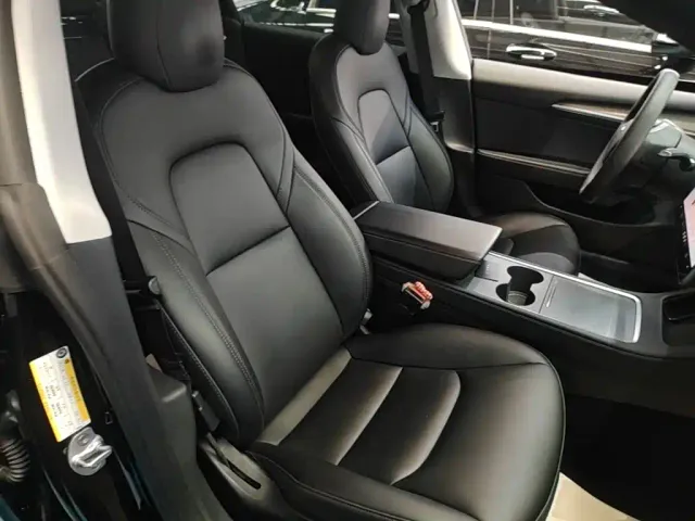 Tesla Model 3 — Фото автомобиля 24