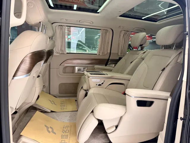 Mercedes-Benz V-Class — Фото автомобиля 11