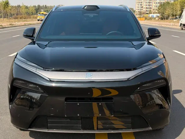 BYD Tang L — Фото автомобиля 2