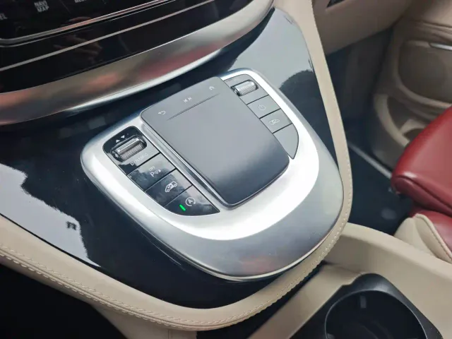 Mercedes-Benz V-Class — Фото автомобиля 17