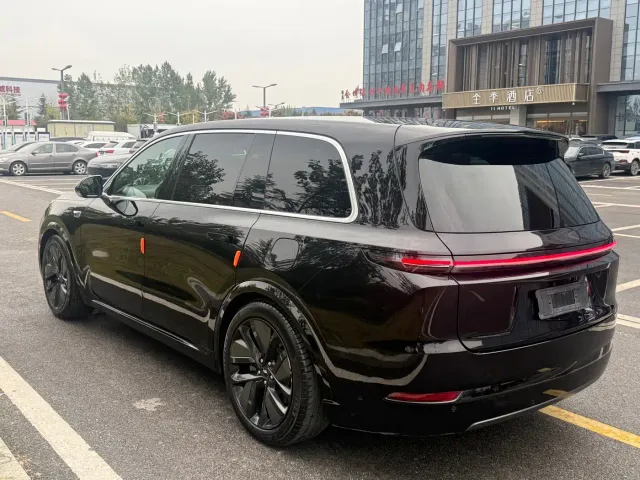 Li Auto L9 — Фото автомобиля 17
