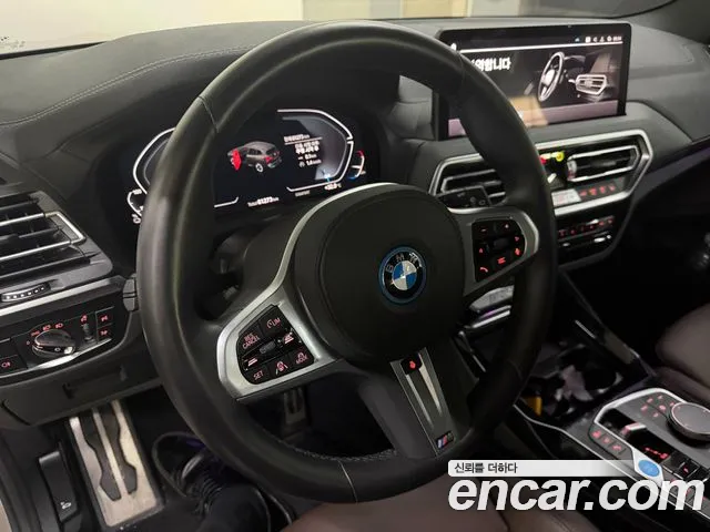 BMW iX3 — Фото автомобиля 12