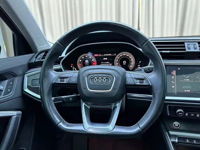 Audi Q3 — Фото автомобиля 11