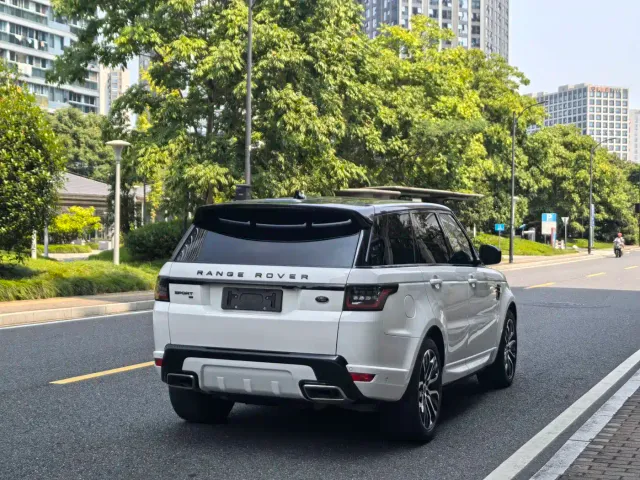 Land Rover Range Rover Sport — Фото автомобиля 14
