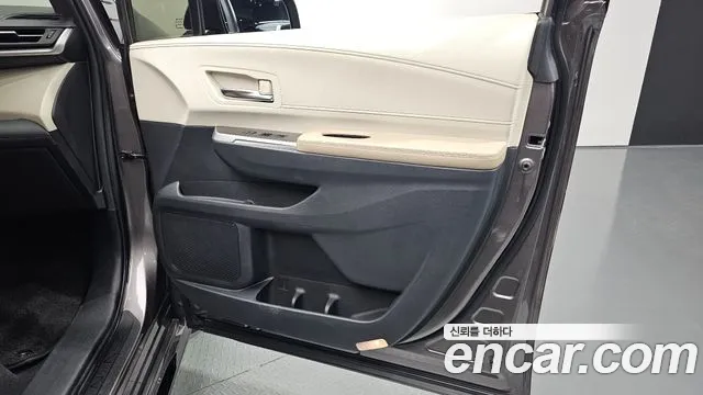 Toyota Sienna — Фото автомобиля 19