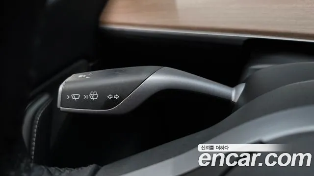 Tesla Model Y — Фото автомобиля 24