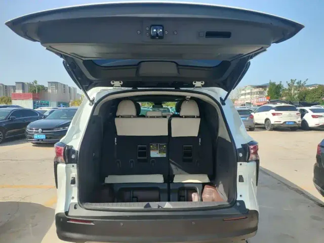 Toyota Sienna — Фото автомобиля 18