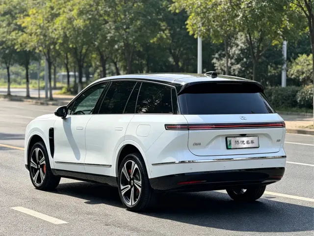 Nio ES8 — Фото автомобиля 5