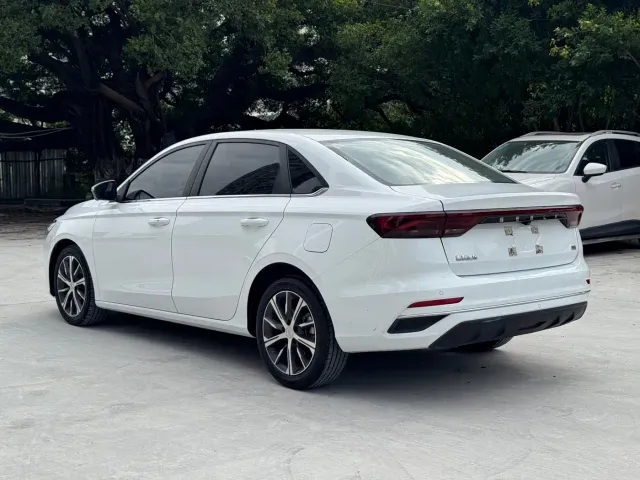 Geely Emgrand — Фото автомобиля 7